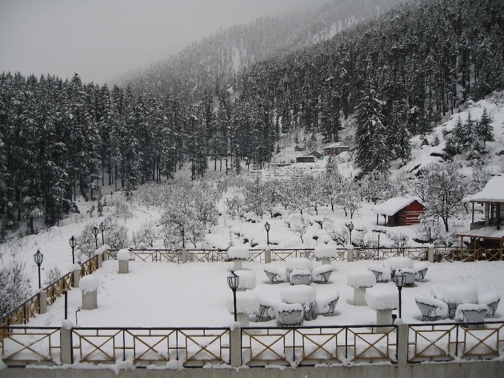 SNOW VALLEY RESORTS 61/66