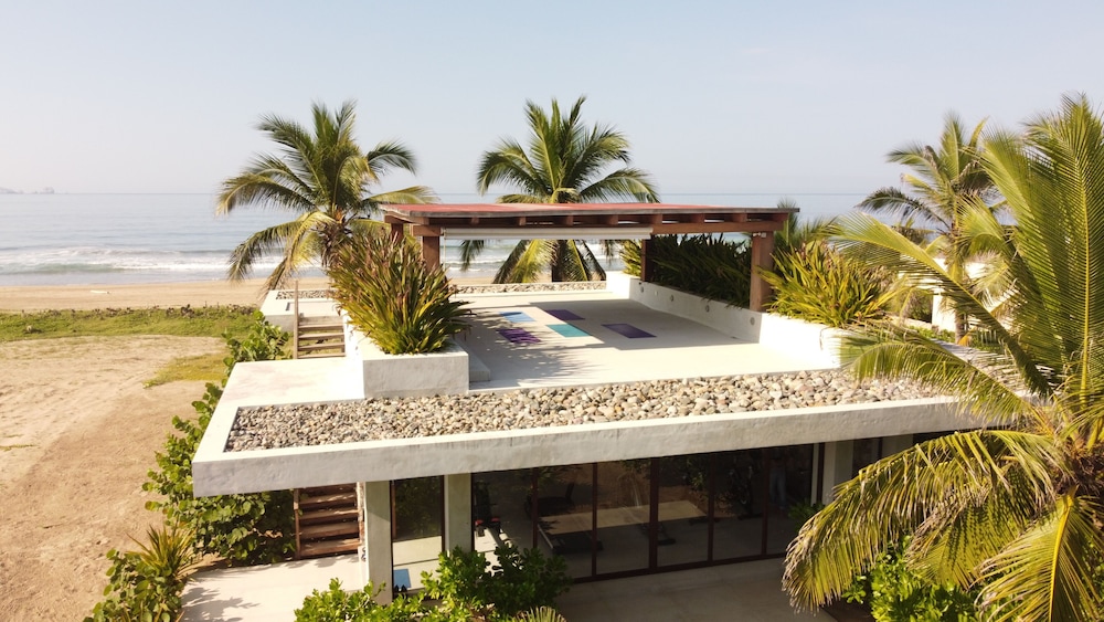 Marea Beachfront Villas 3/50
