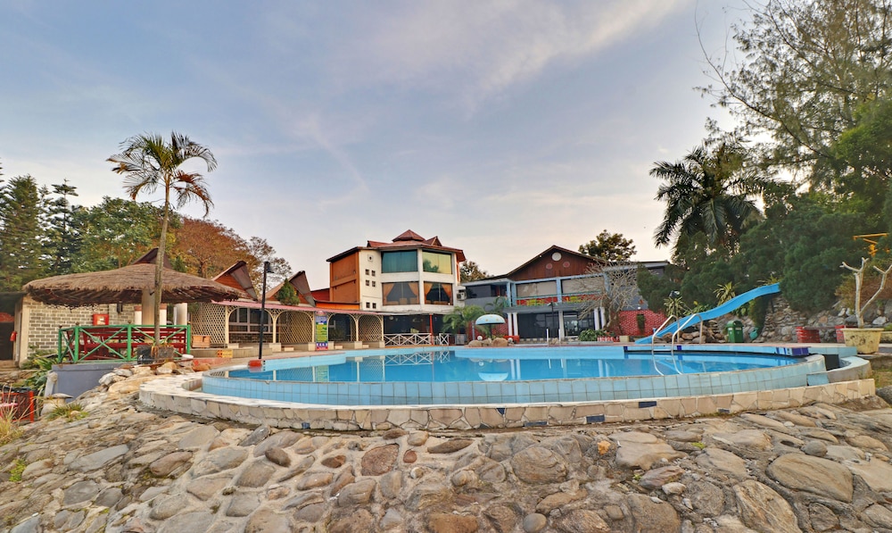 Treebo Premium Blue Mountain Country Club And Resort 4/30