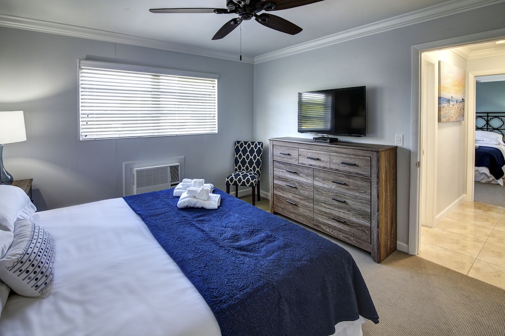 2 BEDROOMS, SUITE, KING BED