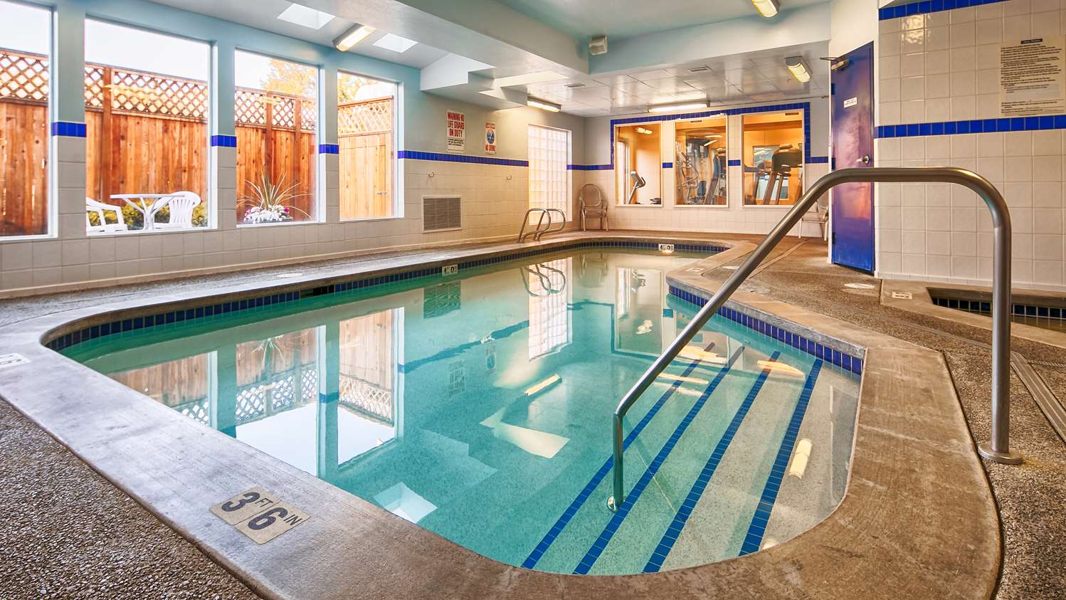 Executive Residency by Best Western Navigator Inn & Suites 4/7