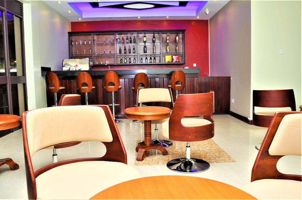 NYAIKA HOTEL FORTPORTAL 38/48