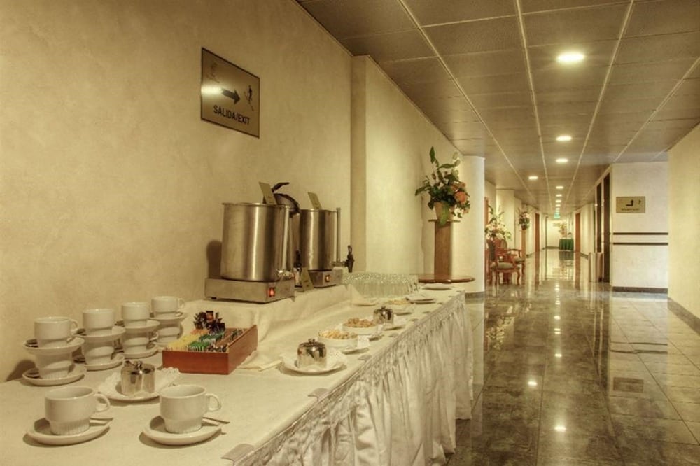 restaurant-cafeteria