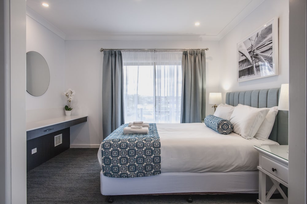 The Marina Hotel 13/66