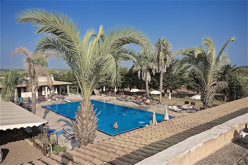 Hotel Resort Ristorante Masseria Le Pajare 48/50