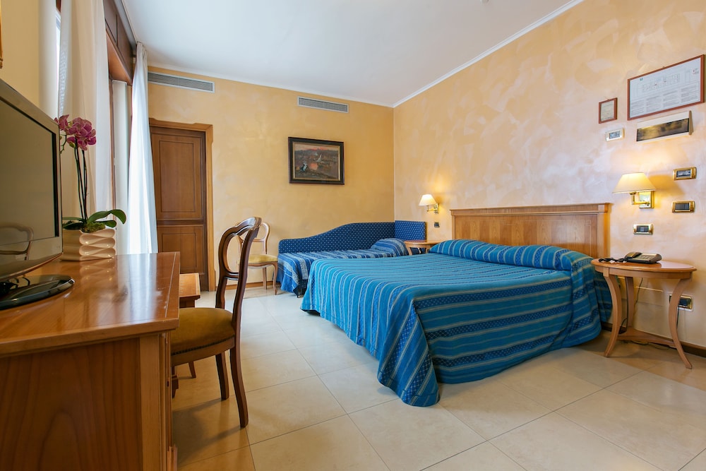 SUPERIOR, DOUBLE OR TWIN BED, SEA VIEW, TERRACE