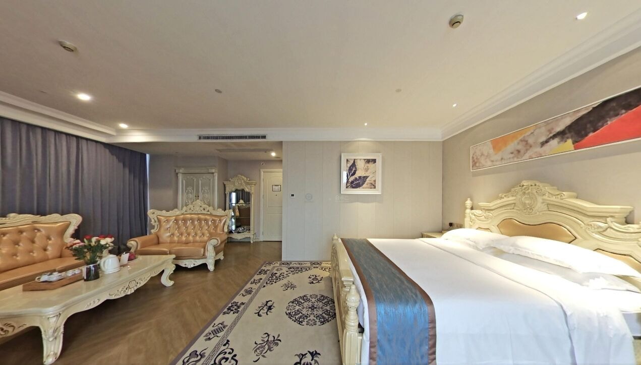 EXECUTIVE, KING BED
