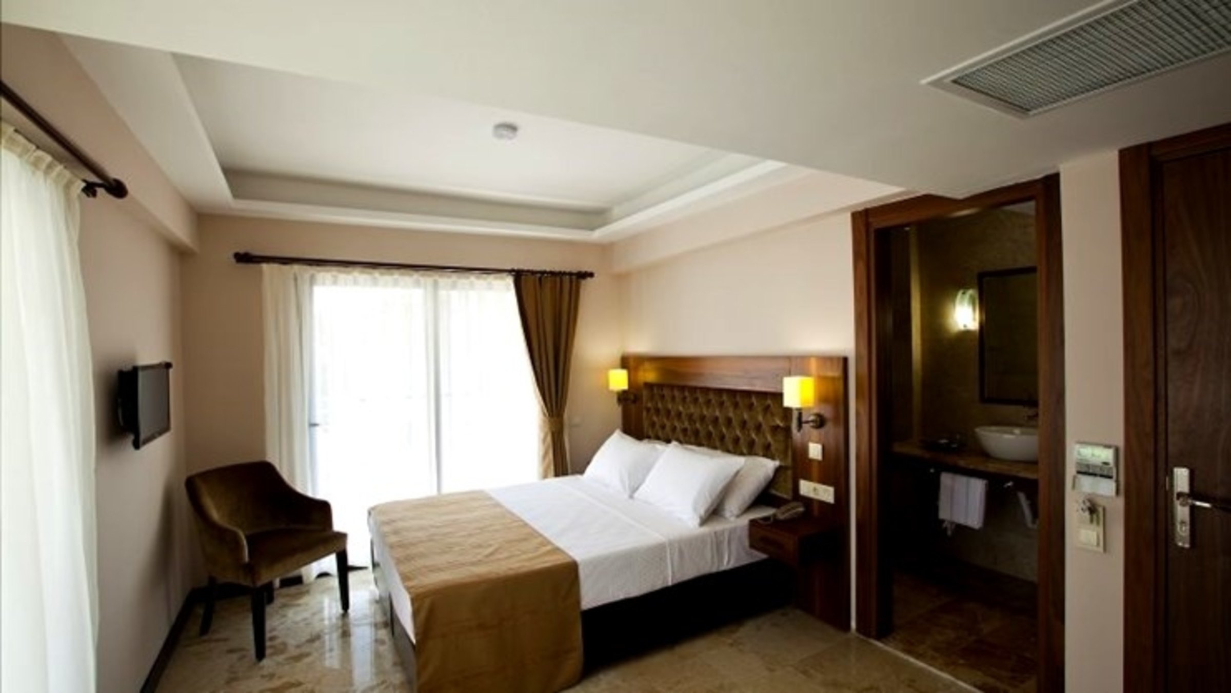 MONTANA BOUTIQUE HOTEL 8/20