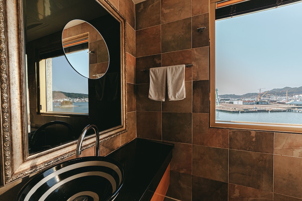 Hotel Gallery 50/50
