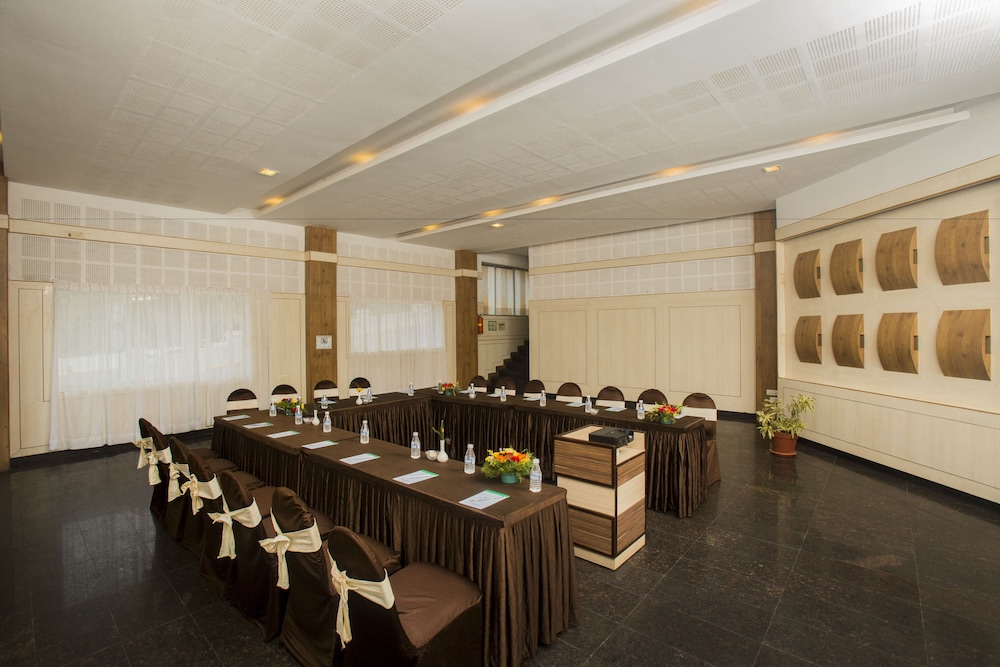 GRAND PALACE HOTEL AND SPA 33/50
