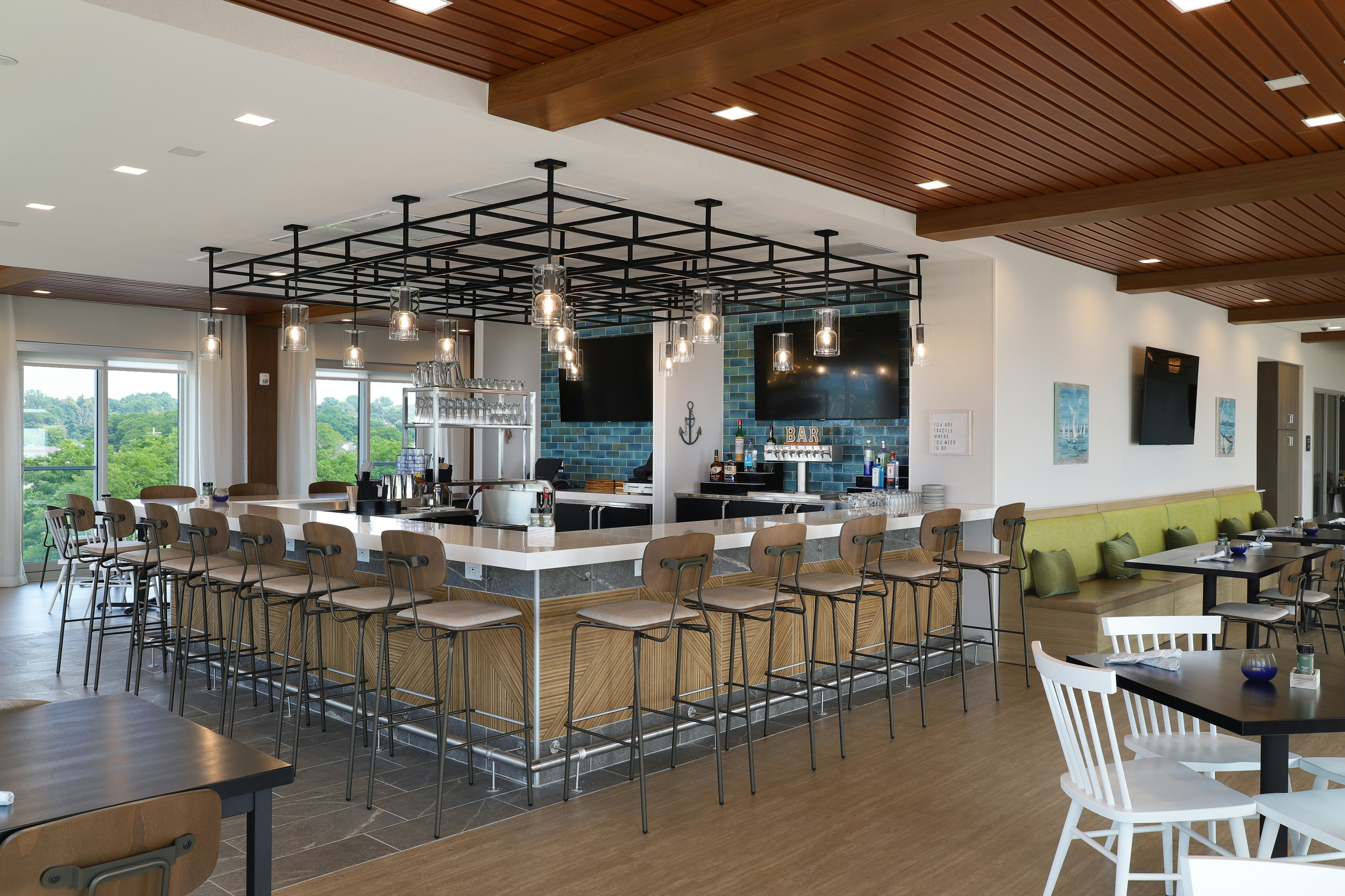 Hampton Inn & Suites Manistee Waterfront 16/23