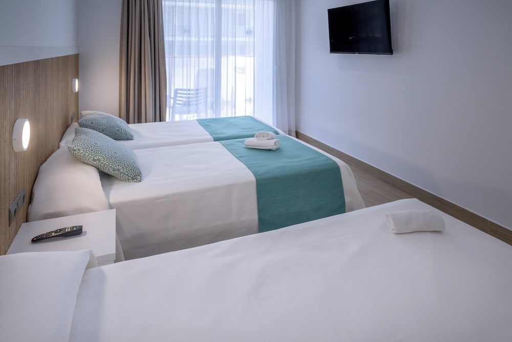 Standard, Triple, Twin Beds, Murphy Bed, Balcony 9/10