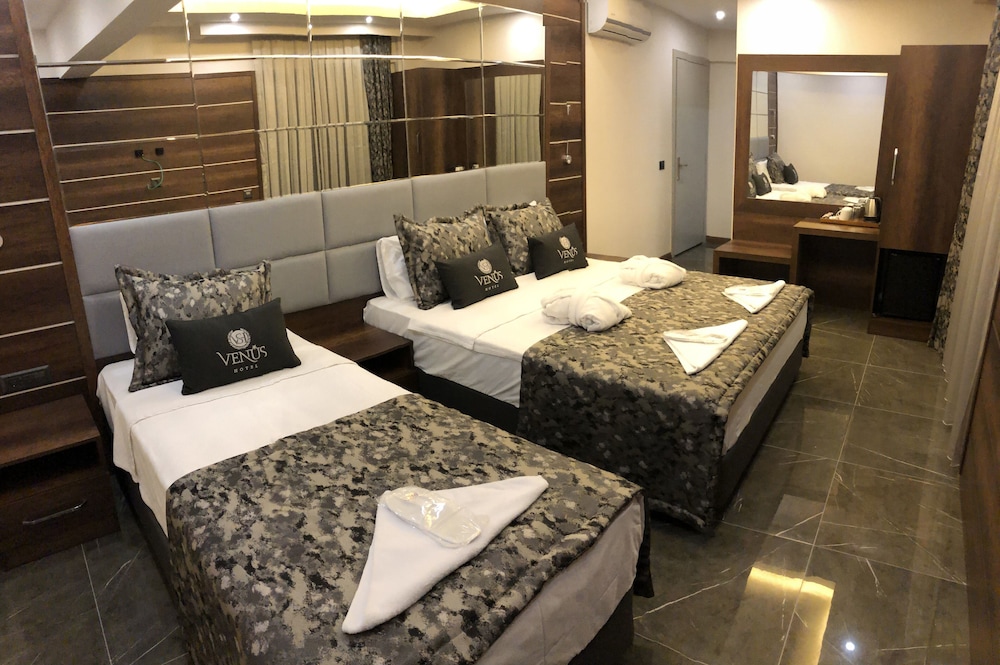 Venus Hotel 17/37