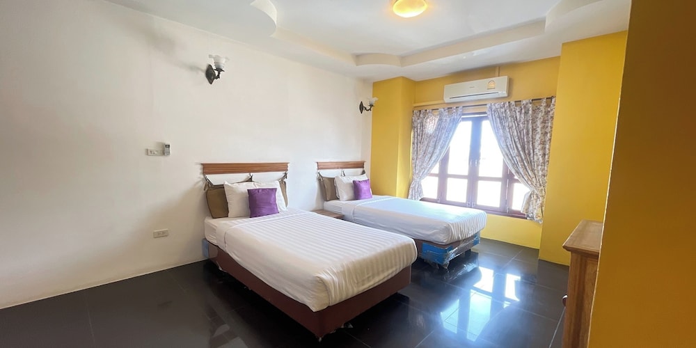 Yellow Tique Hotel 14/58