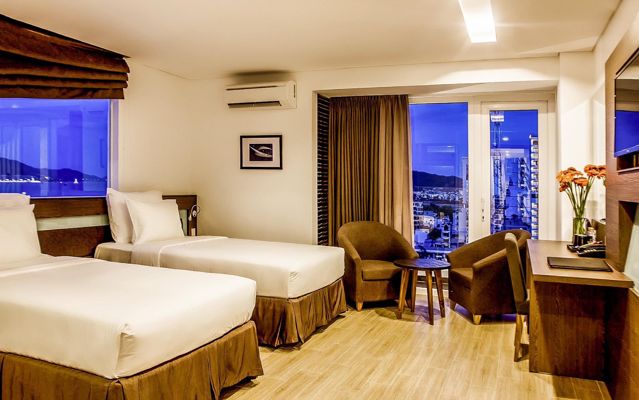 Executive, 1 King and 1 Single Beds, Sea View, Balcony