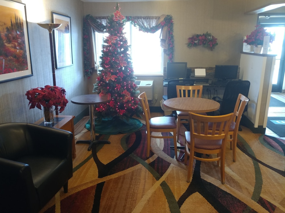 Days Inn & Suites by Wyndham Fargo 19th Ave/Airport Dome 19/26