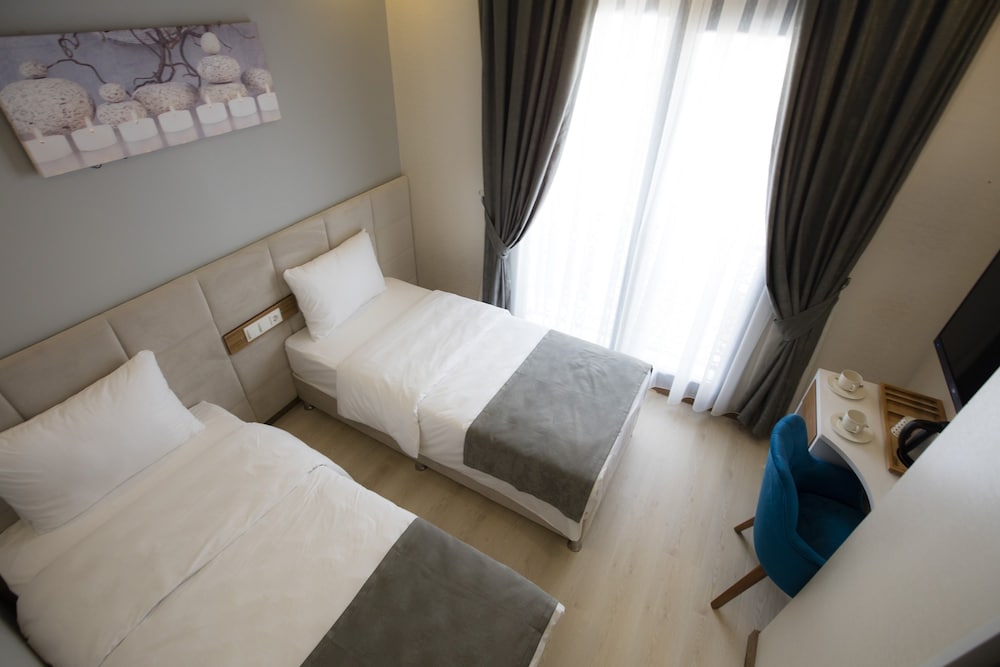 ROYAL INCI AIRPORT HOTEL 25/67