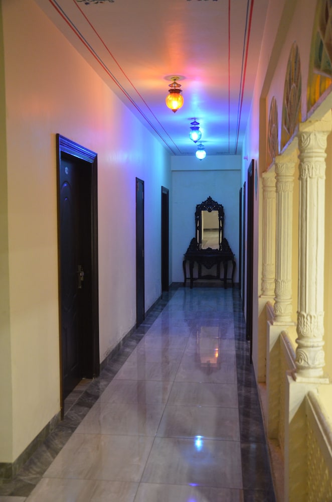 Hotel Laxmi Niwas 42/62