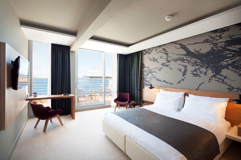 EXECUTIVE, SUITE, SEA VIEW, BALCONY