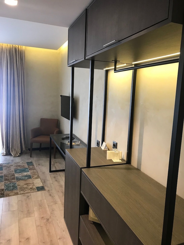 Orya Hotel 40/63