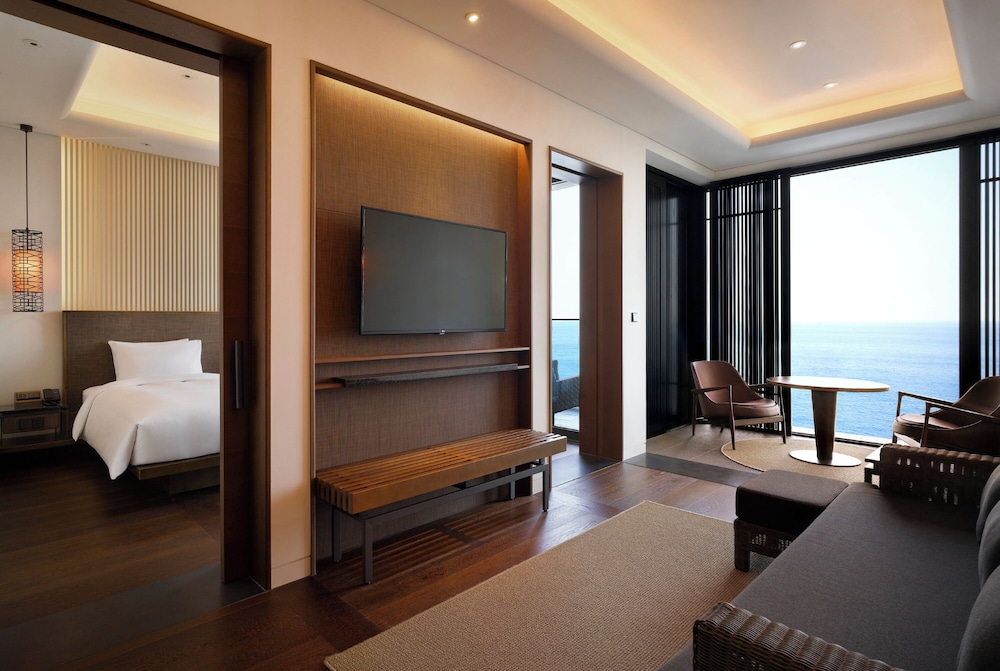 Ocean, Executive, Family, Twin Beds