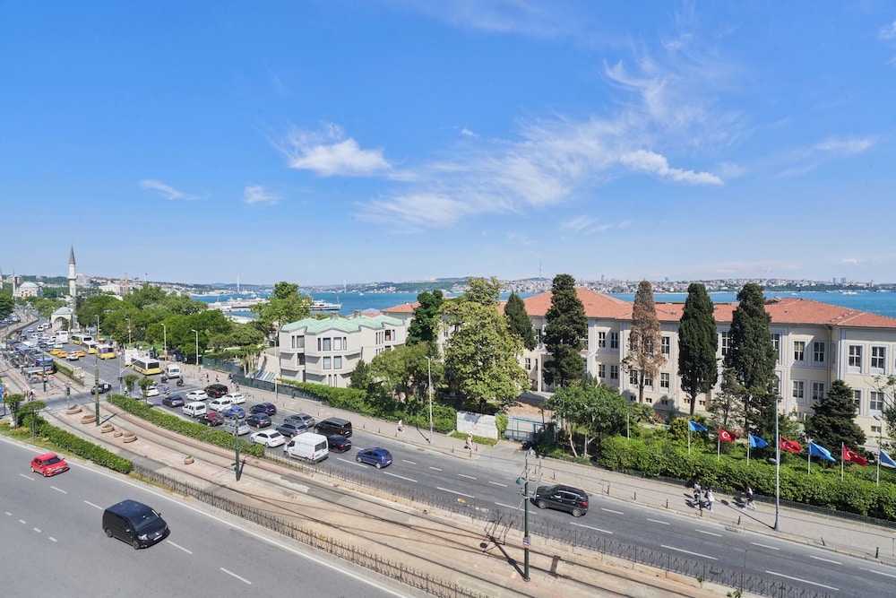 METROPOLITAN HOTELS BOSPHORUS 67/75