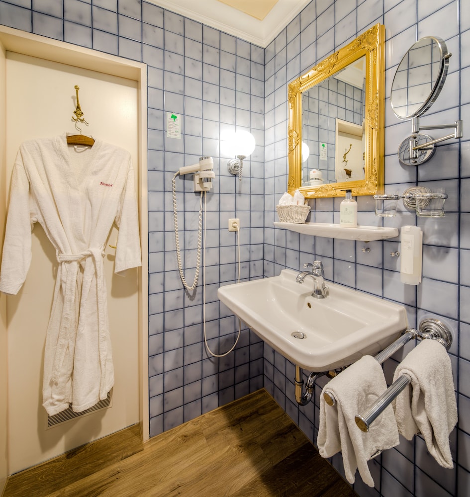 Romantik Hotel Furstenhof 48/50