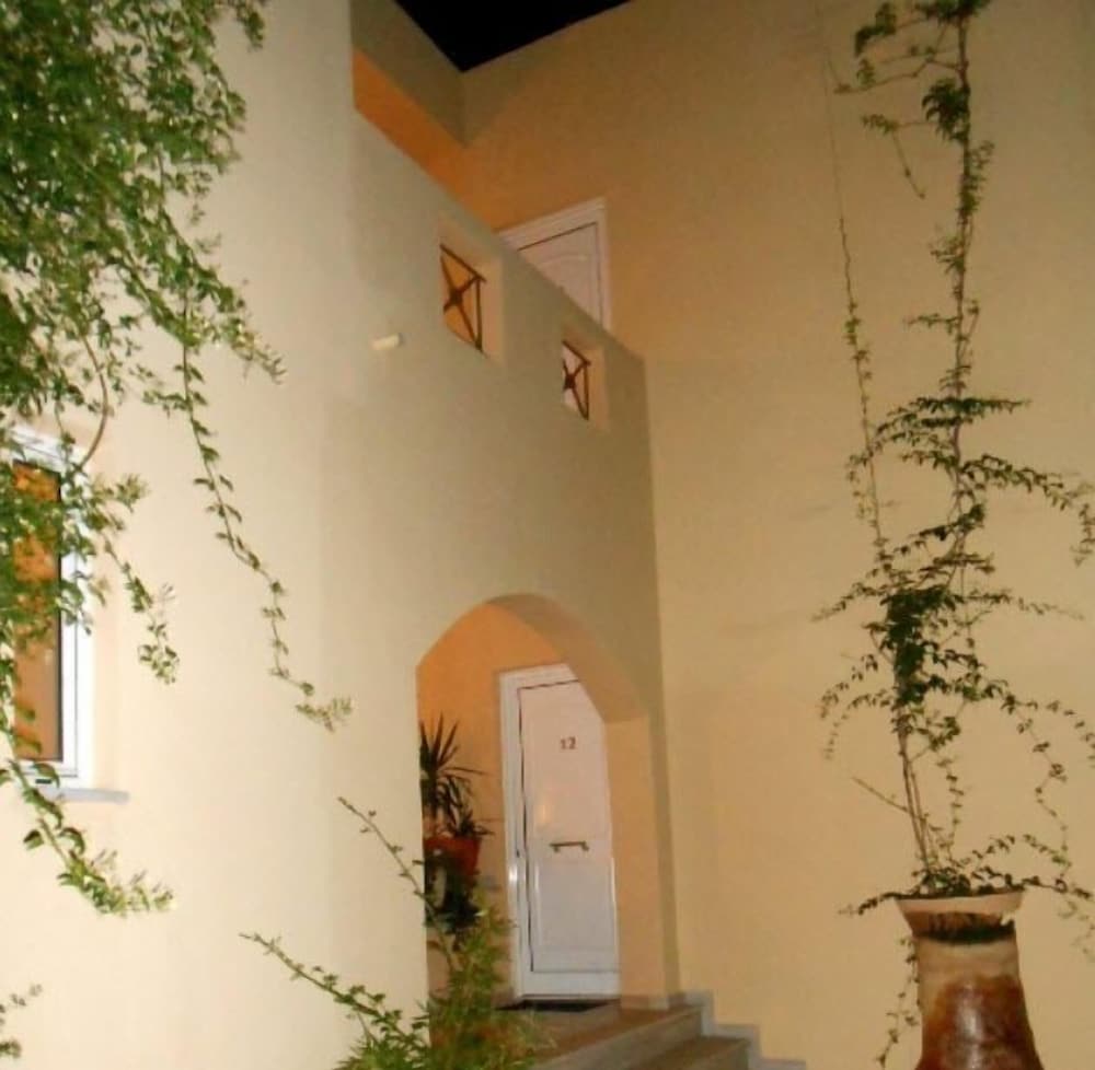 Lambrinos Suites 45/51