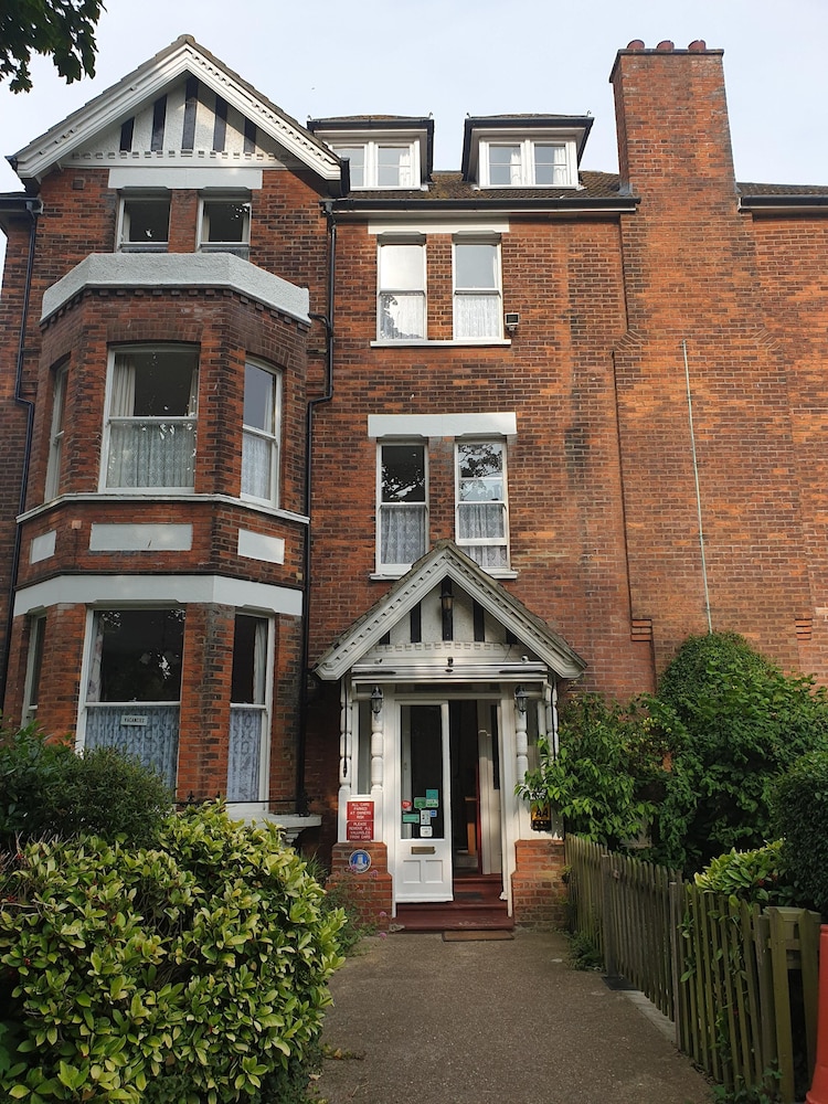 The Wycliffe Guest House 2/70
