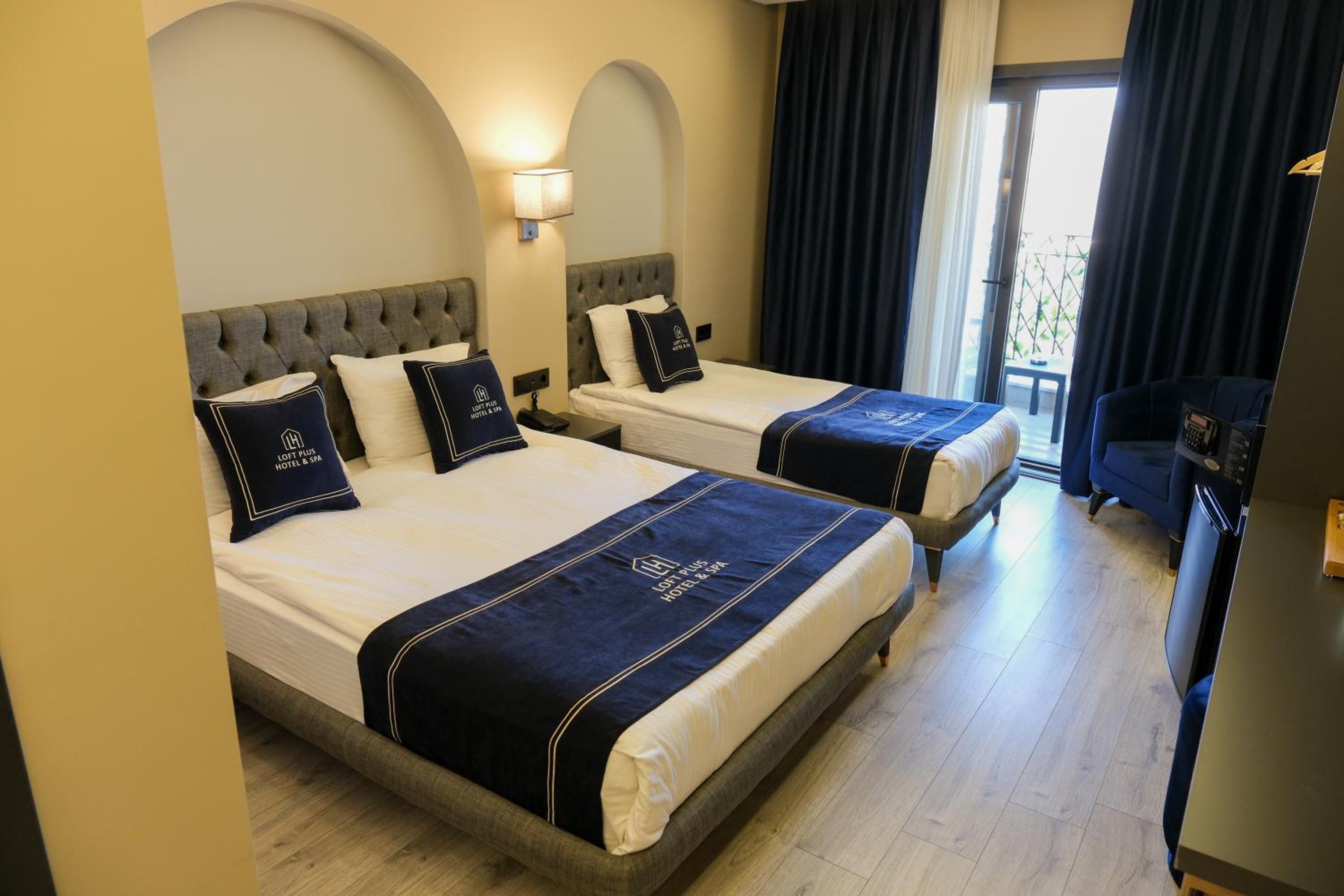 Room, Triple, Balcony