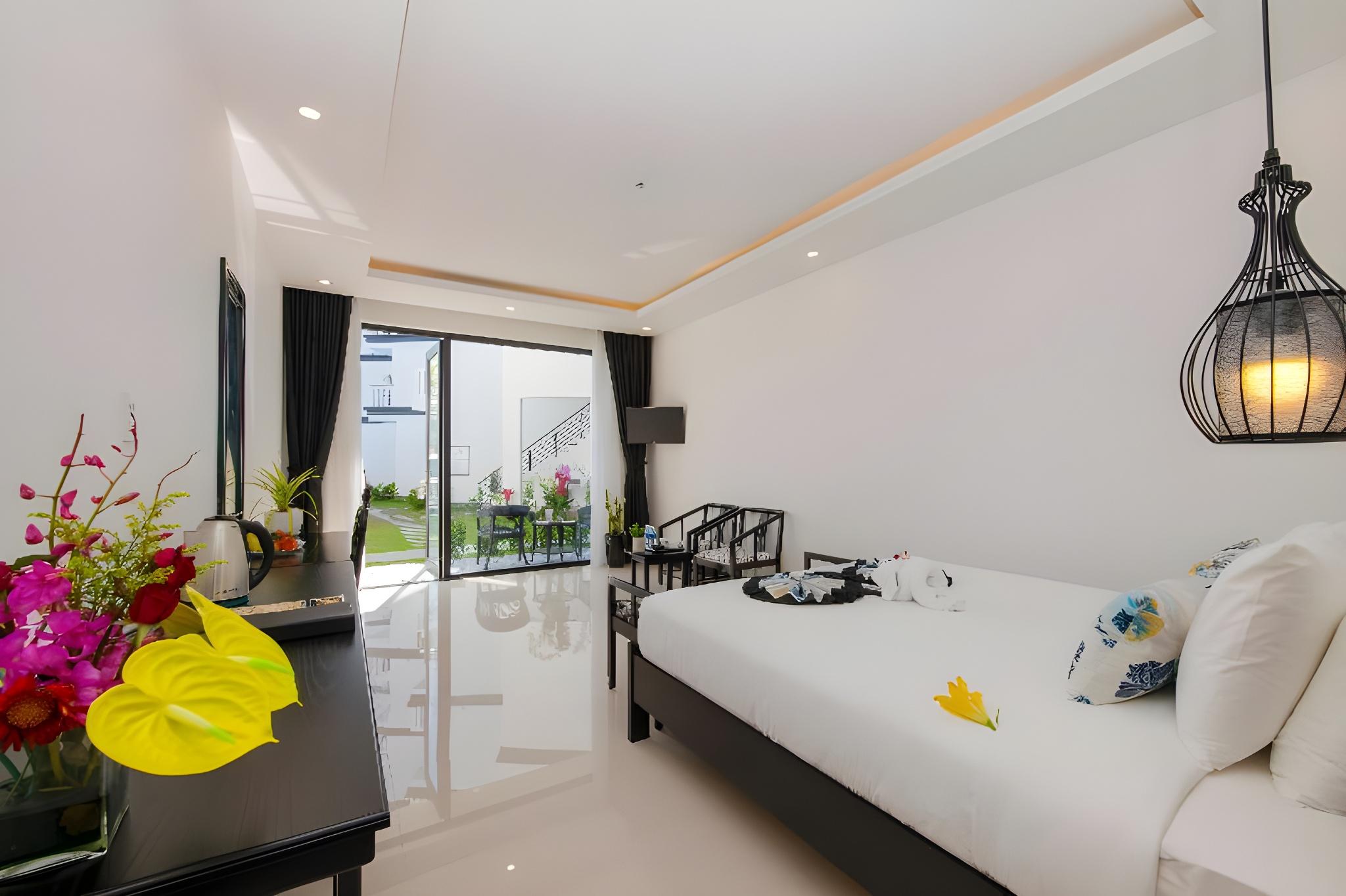 Cozy, Double Bed, Pool Access