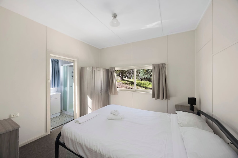 Reflections Holiday Parks Burrinjuck Waters 12/56