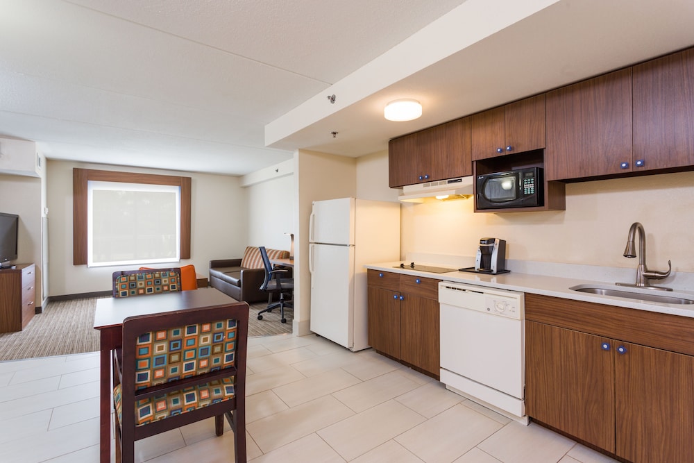 Holiday Inn Express Petersburg 9/70
