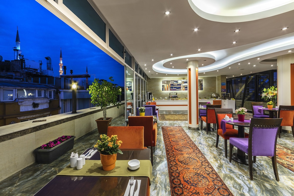 The Magnaura Palace Hotel 66/87