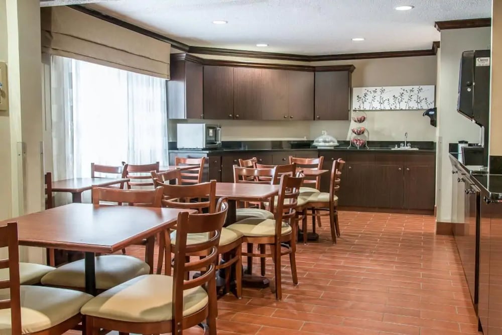 Baymont By Wyndham Flat Rock 36/49
