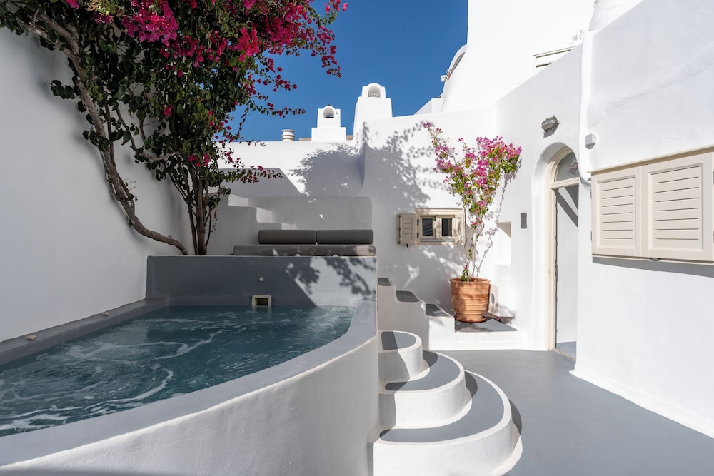 Cliff Side Suites Hotel 58/62