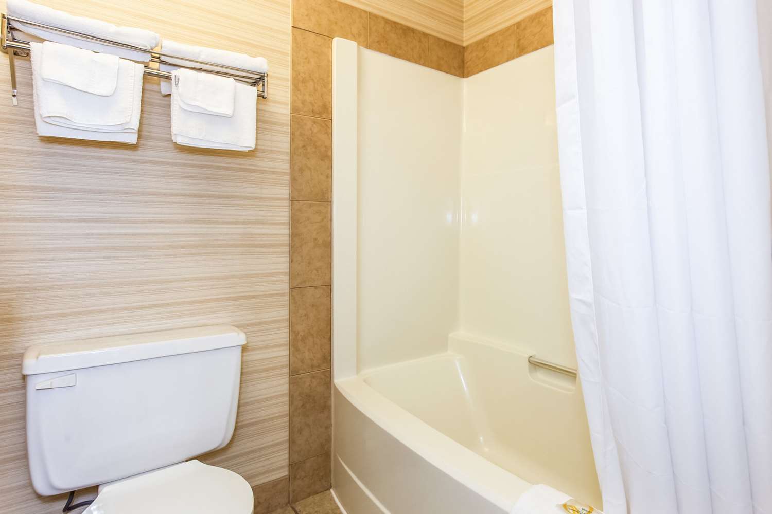 Quality Inn Merritt 56/57