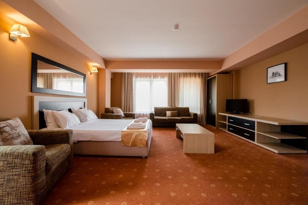 Oxford Inns Suites 16/45
