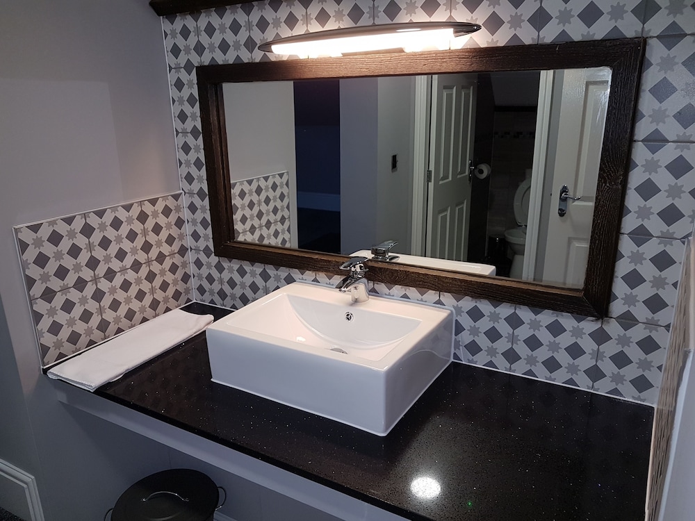The Glebe Hotel 20/23