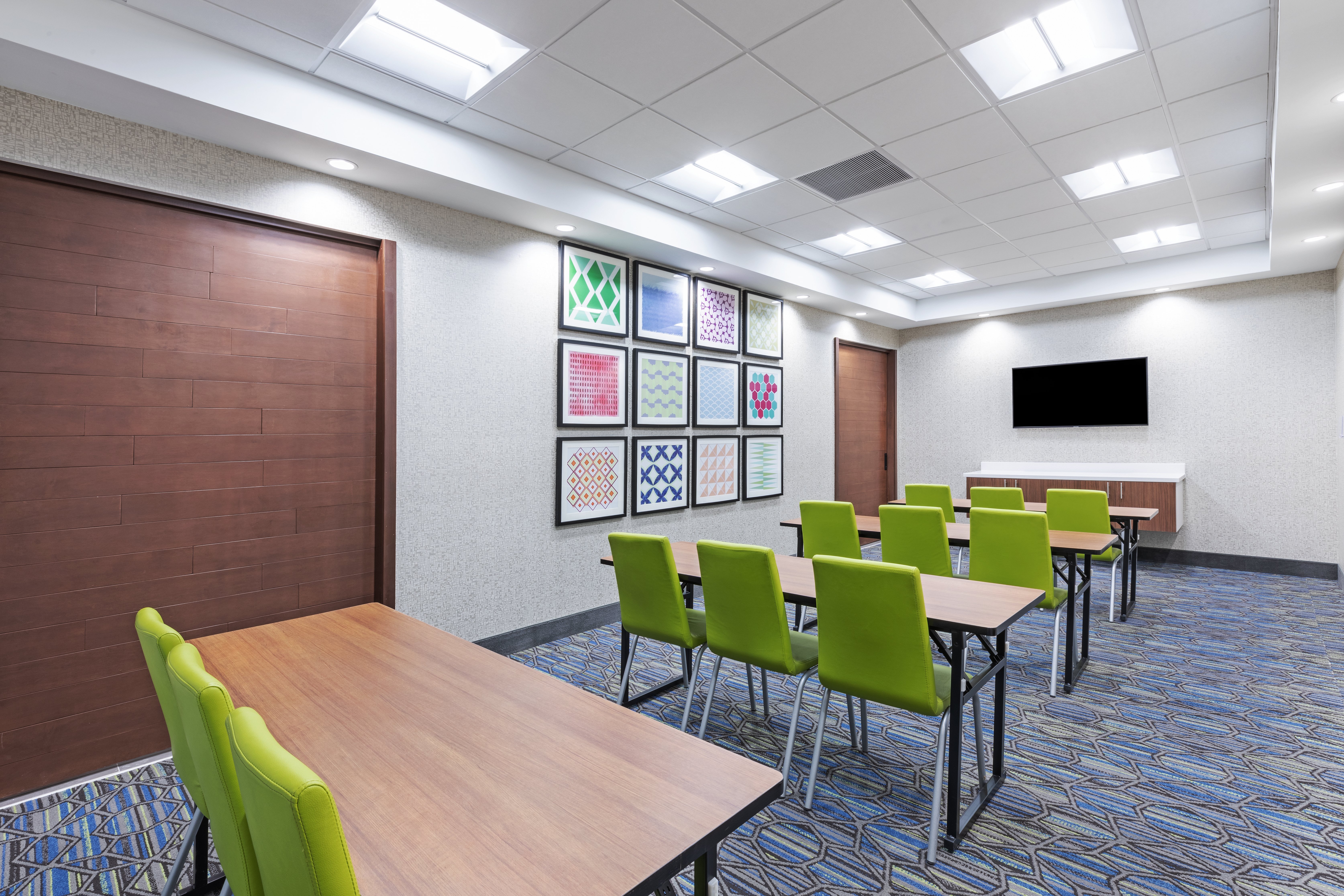 Holiday Inn Express & Suites Parsons 35/39