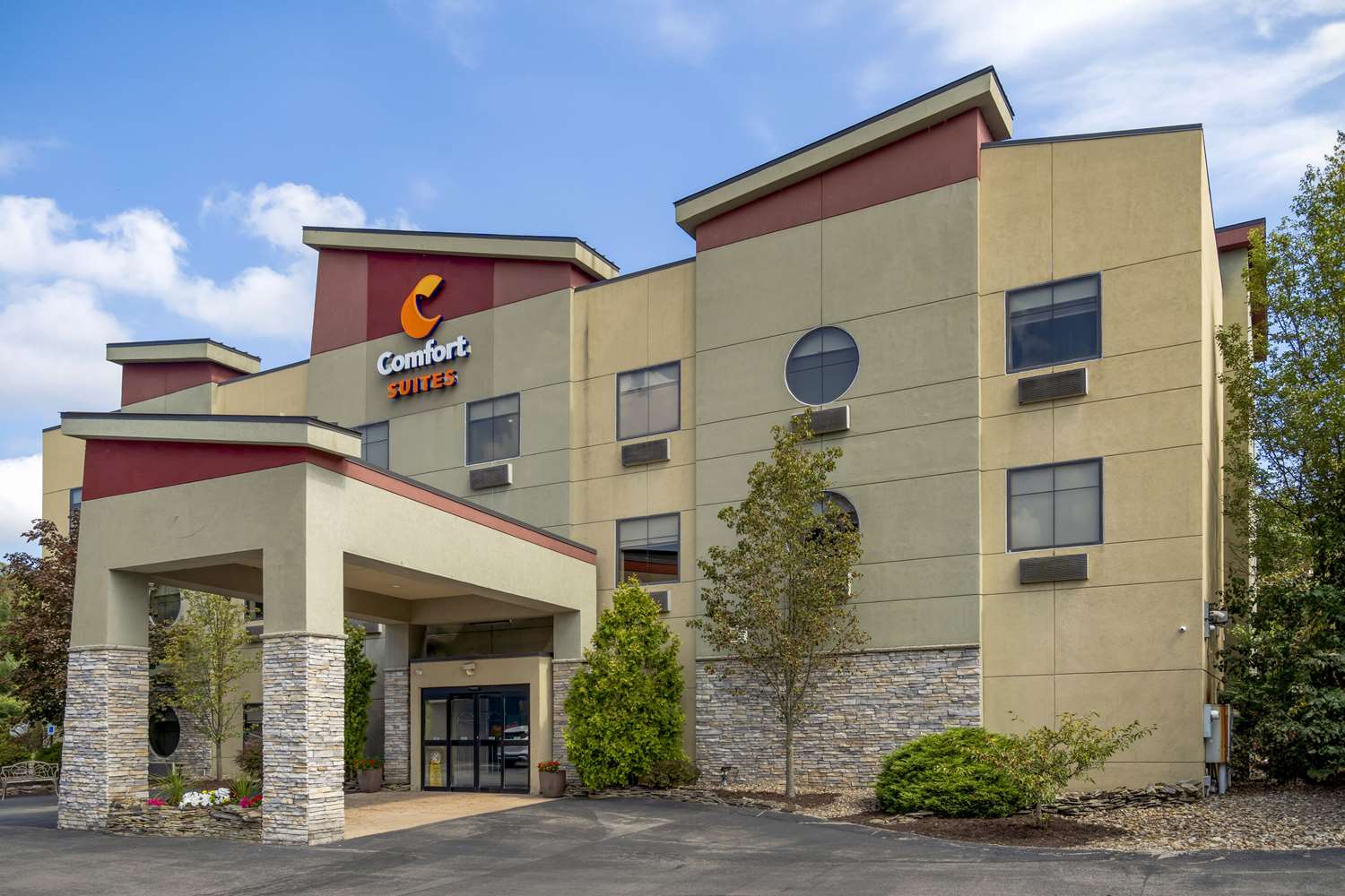 Comfort Suites Monaca, PA 4/37
