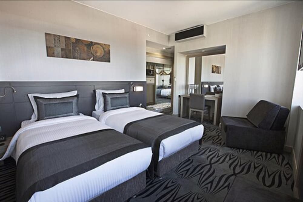 Akoni Hotel 6/21