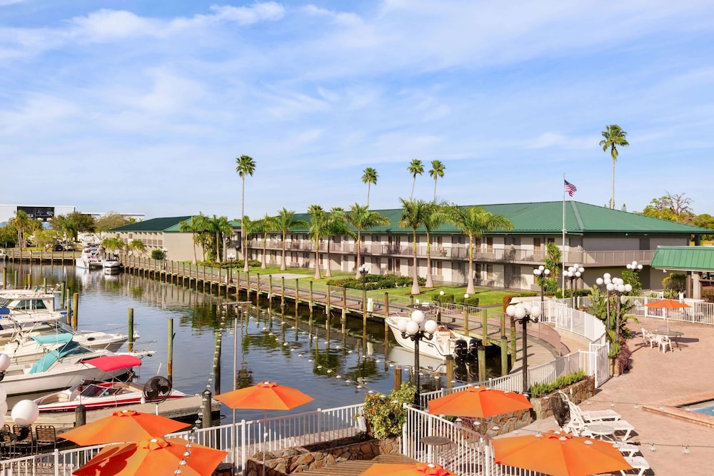 Ramada by Wyndham Sarasota Waterfront 5/71