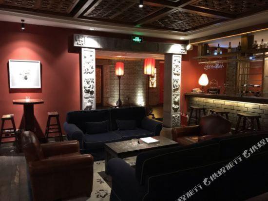 Auspicious Business 17/25