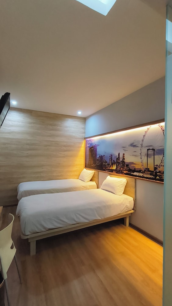 SUPERIOR, EXECUTIVE, TWIN BEDS