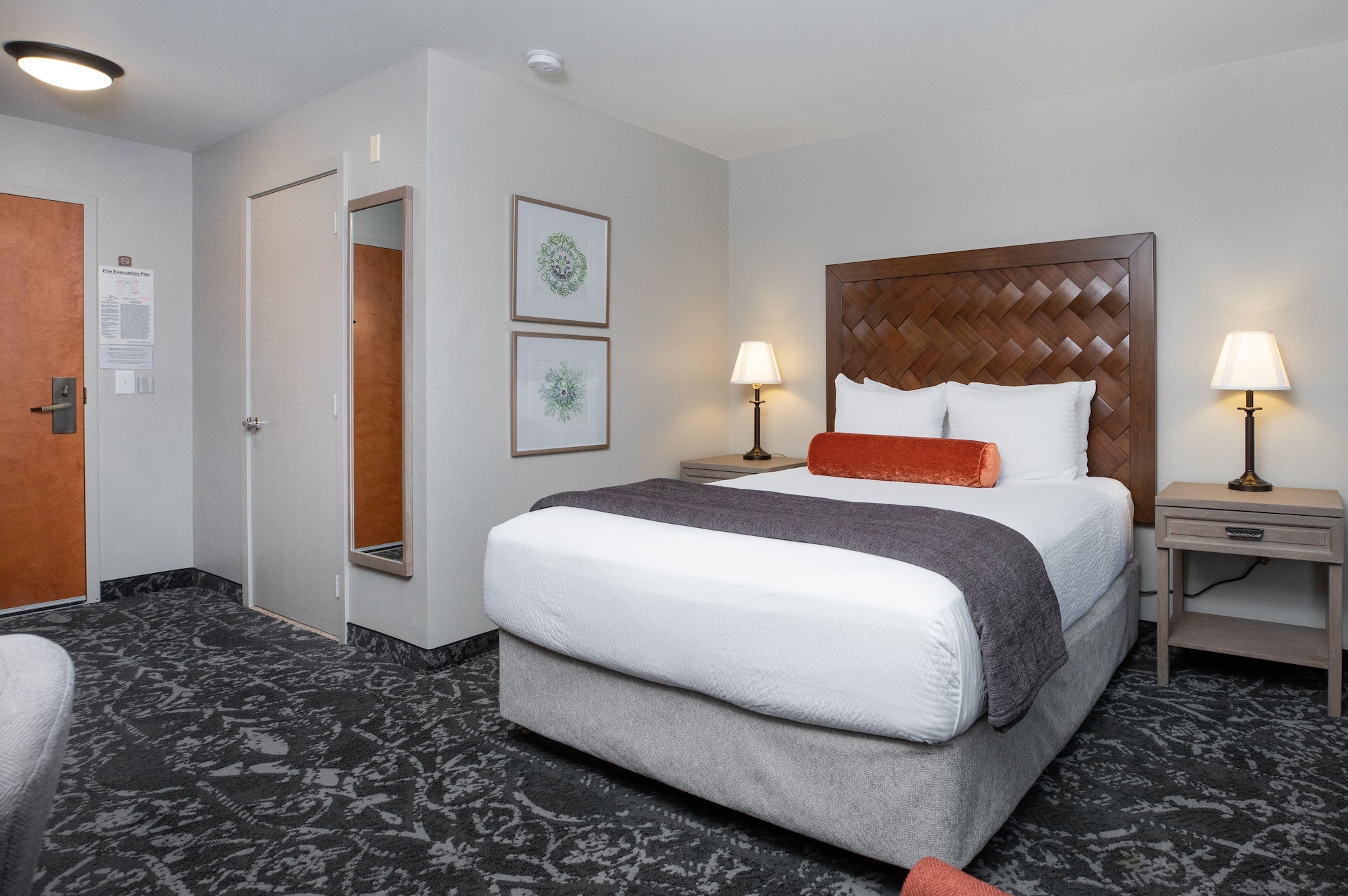 GUEST ROOM, QUEEN BED