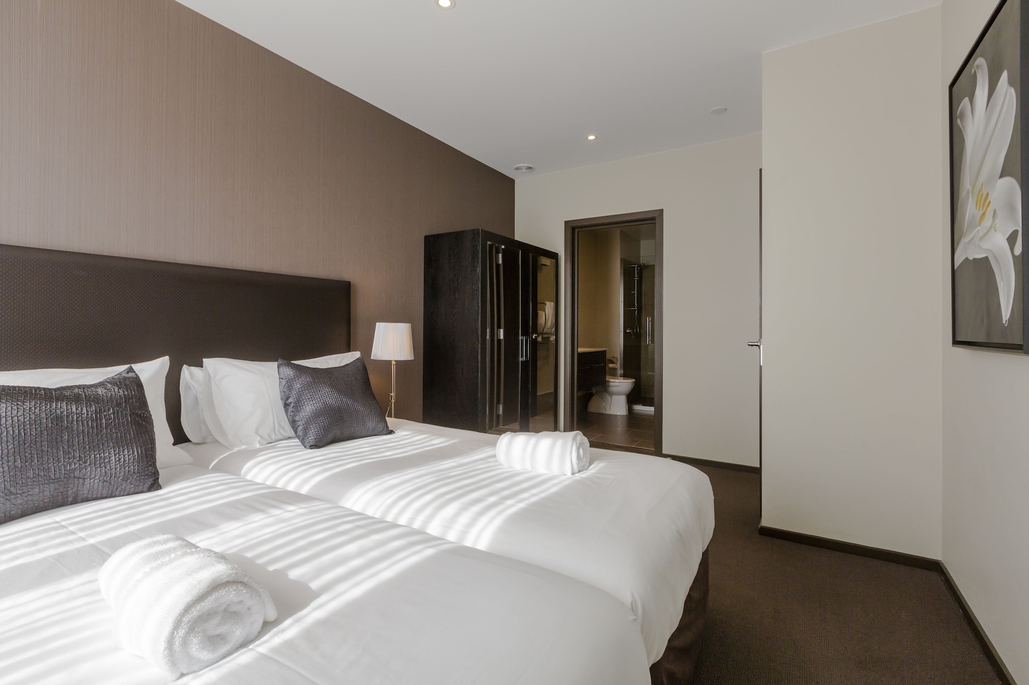 3 BEDROOMS, APARTMENT