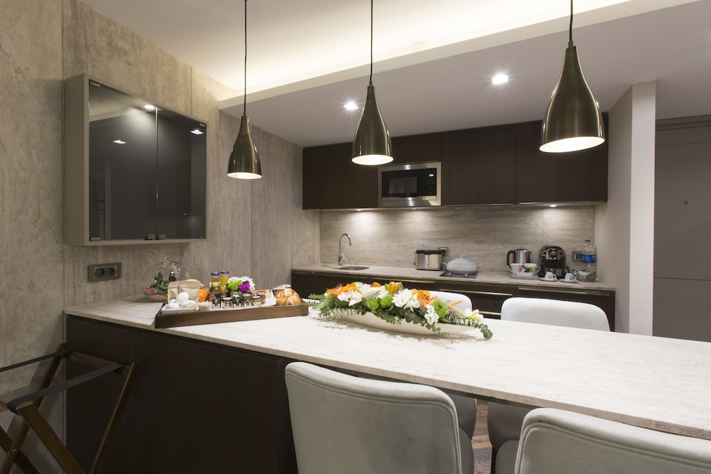 Noble22 Suites 36/39