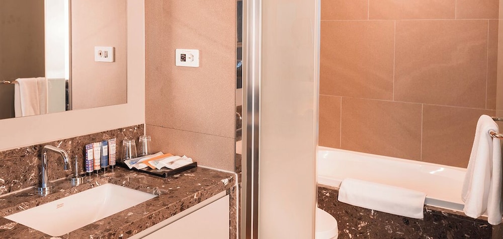 J-one Hotel and Resort 34/41