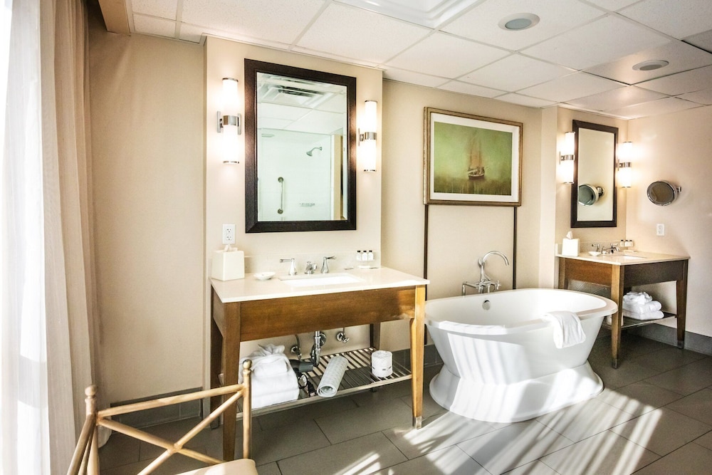 CROWNE PLAZA CHARLESTON AIRPORT CONV CTR 20/76